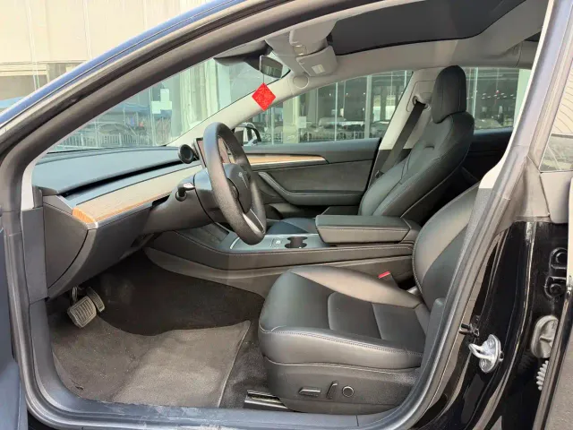 Tesla Model 3 — Фото автомобиля 4