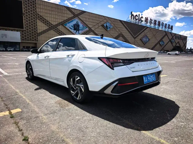 Hyundai Elantra — Фото автомобиля 4