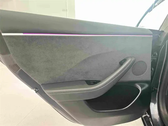 Tesla Model 3 — Фото автомобиля 25