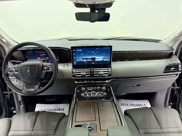 Lincoln Navigator — Фото автомобиля 7