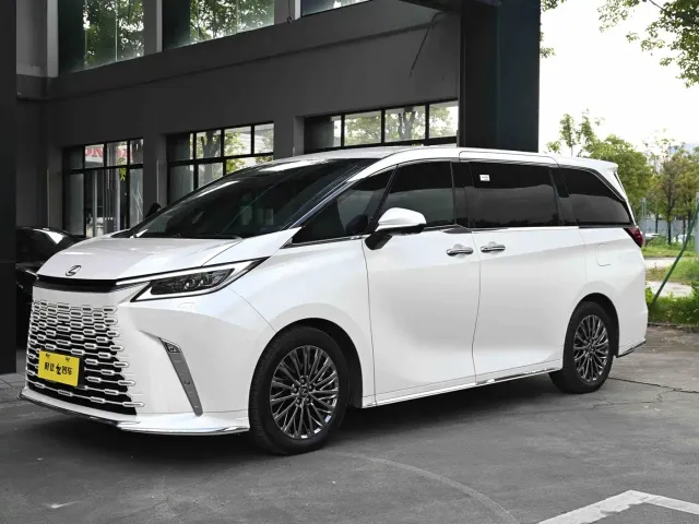 Фотография автомобиля — Lexus LM