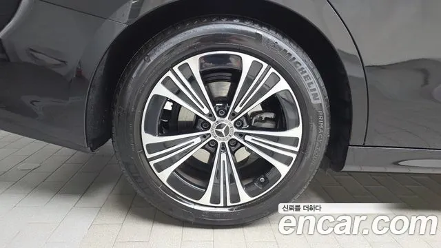Mercedes-Benz E-Class — Фото автомобиля 5