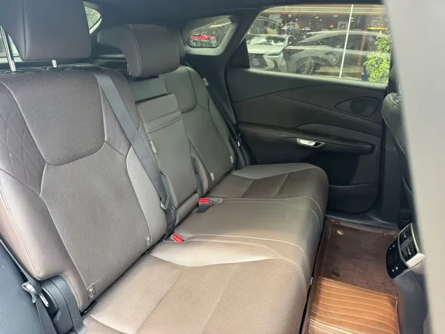 Lexus RX — Фото автомобиля 10