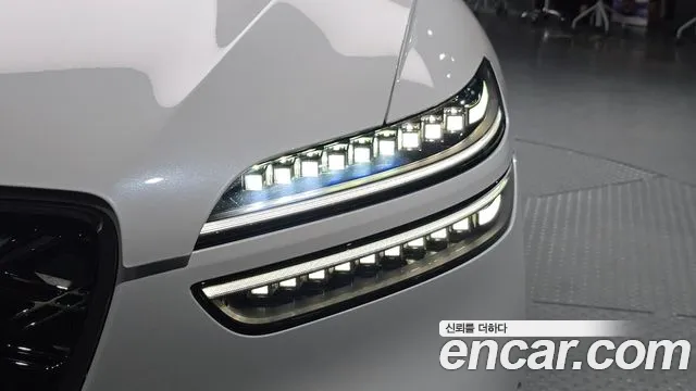 Genesis GV70 — Фото автомобиля 7