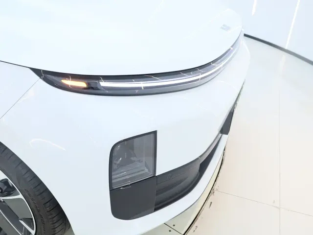 Li Auto L6 — Фото автомобиля 10