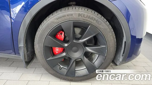 Tesla Model Y — Фото автомобиля 18
