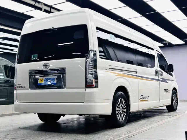 Toyota HIACE — Фото автомобиля 4