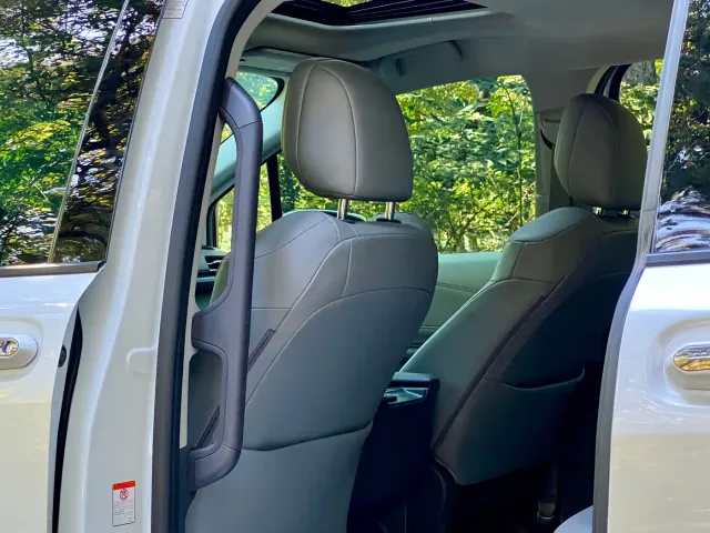 Toyota Granvia 2024 2.5L Hybrid Comfort — Фото автомобиля 26