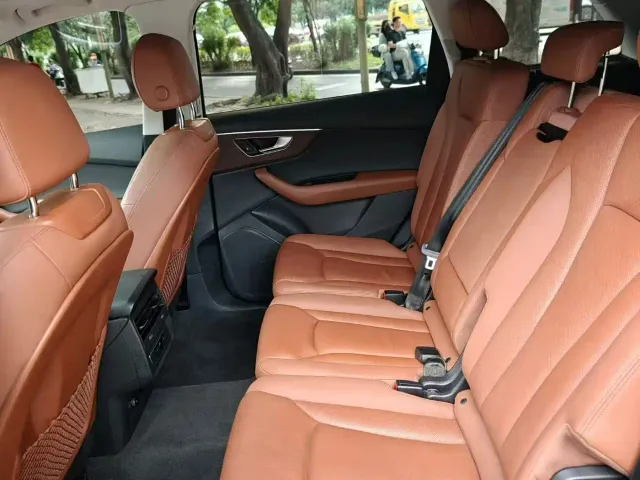 Audi Q7 — Фото автомобиля 6