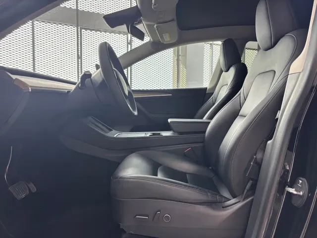 Tesla Model Y — Фото автомобиля 8