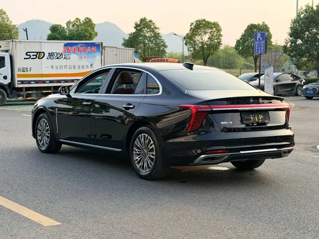 Hongqi H5 — Фото автомобиля 6