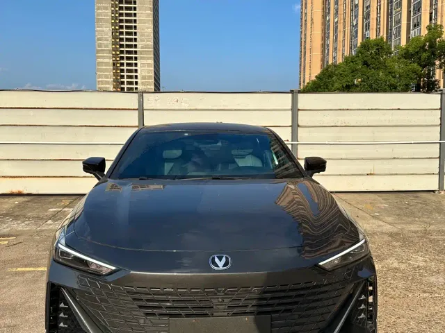 Changan Changan UNI-V 2022 1.5T Premium Model — Фото автомобиля 3