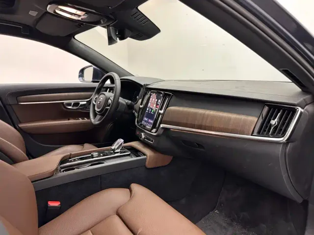 Volvo S90 — Фото автомобиля 11