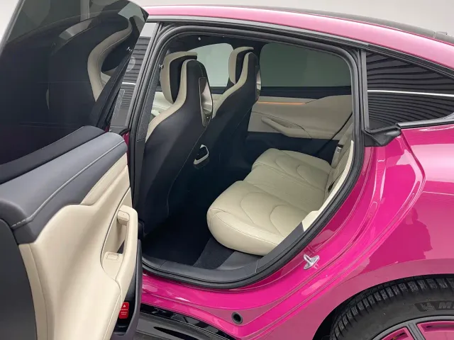 Xiaomi SU7 — Фото автомобиля 17