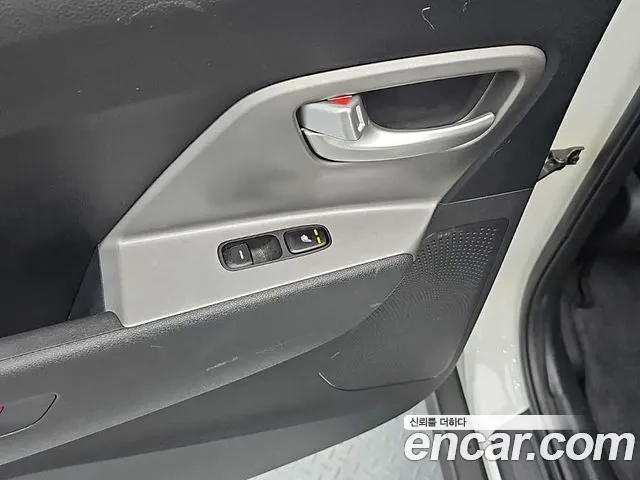 Kia Niro — Фото автомобиля 13