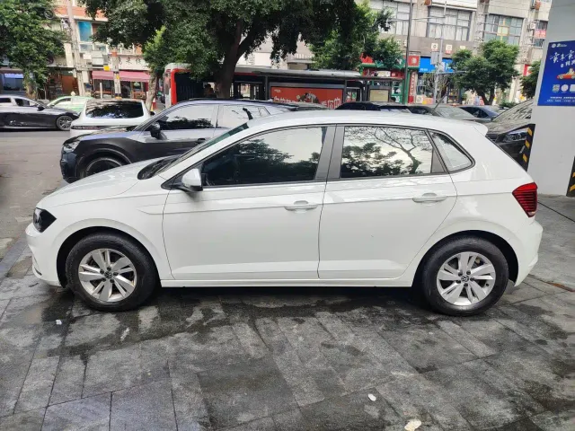 Volkswagen Polo — Фото автомобиля 2