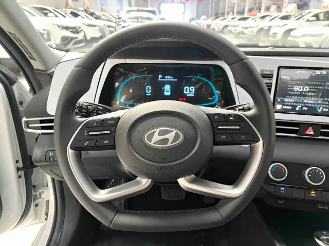 Hyundai Elantra — Фото автомобиля 8