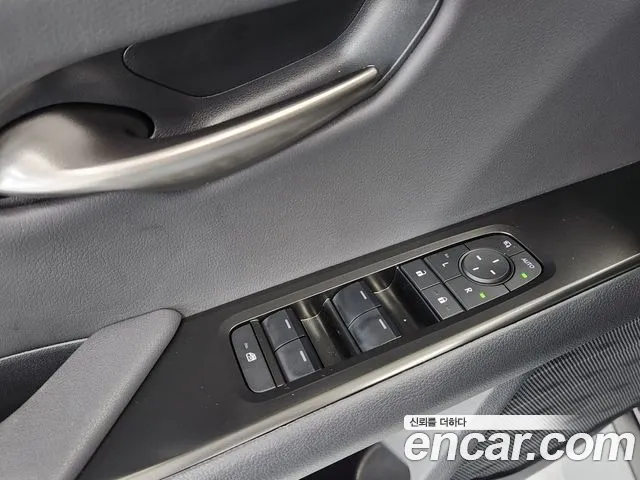 Lexus UX UX300h — Фото автомобиля 12