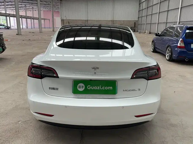Tesla Model 3 — Фото автомобиля 11