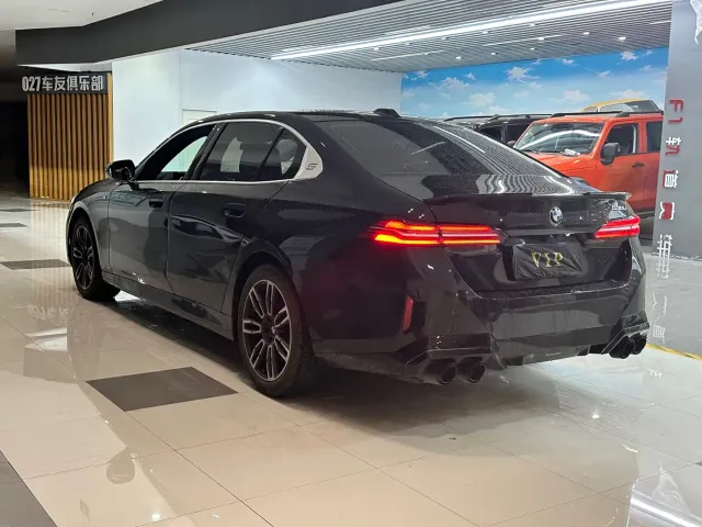BMW 5 Series — Фото автомобиля 4