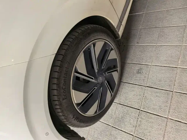 Dongfeng Yipai eπ008 2024 210Max Range Extender 6-Seater — Фото автомобиля 22