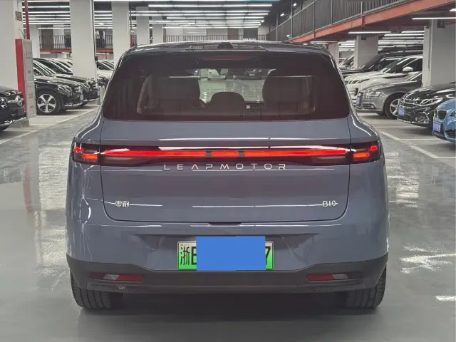 Leapmotor B10 — Фото автомобиля 11