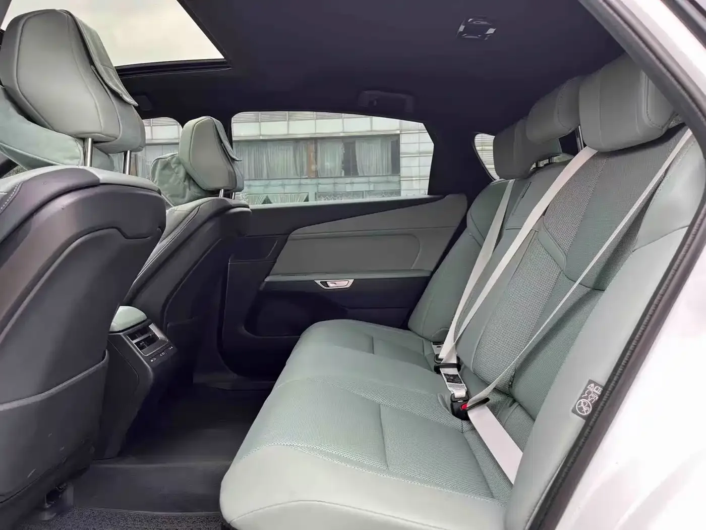 Lexus Lexus ES 2025 Model 300h Base Version — Фото автомобиля 9
