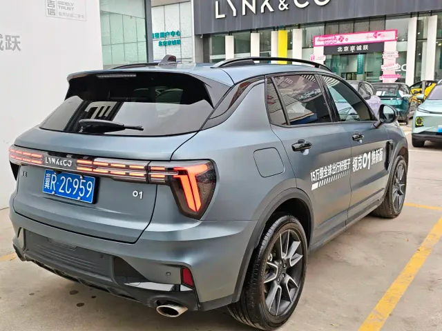 Lynk & Co 01 — Фото автомобиля 3