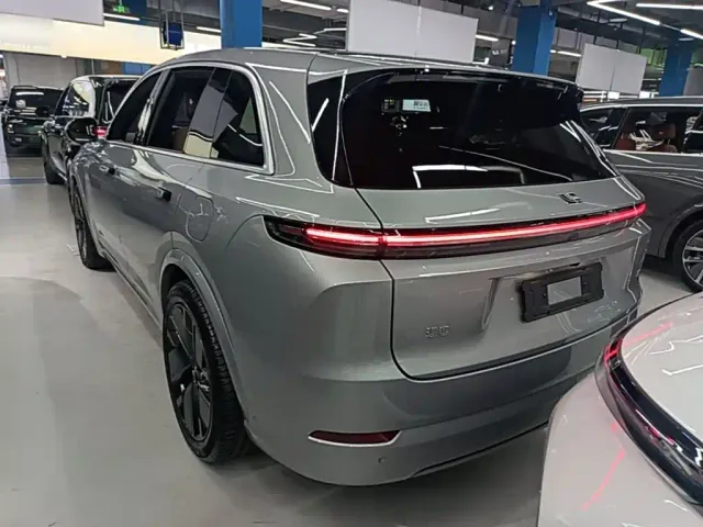 Li Auto L7 — Фото автомобиля 4