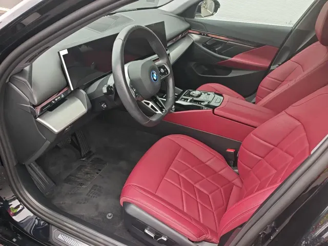 BMW BMW i5 2025 eDrive 35L M Sport Package — Фото автомобиля 9