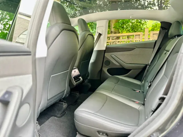 Tesla Model Y — Фото автомобиля 12