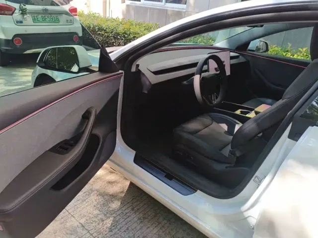Tesla Model 3 — Фото автомобиля 11