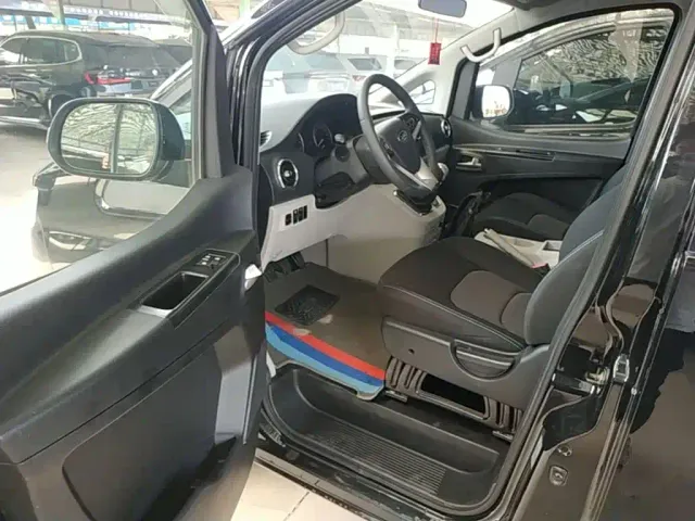 JAC Refine M3 — Фото автомобиля 15