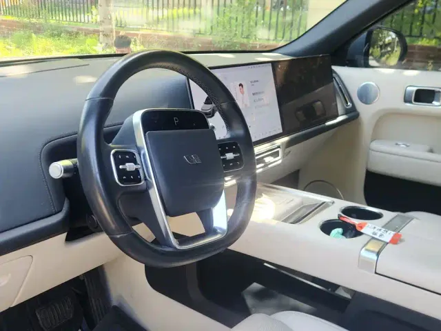 Li Auto L9 — Фото автомобиля 18
