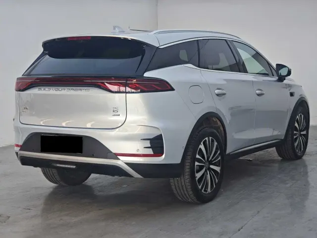 BYD Tang — Фото автомобиля 7