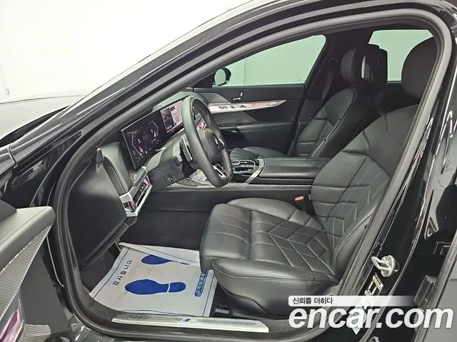 BMW 7 Series G70 — Фото автомобиля 11