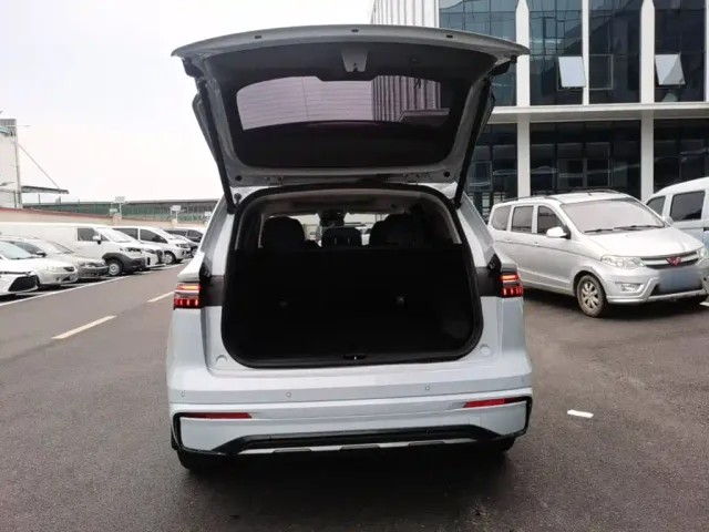 Geely Xingyue L — Фото автомобиля 18