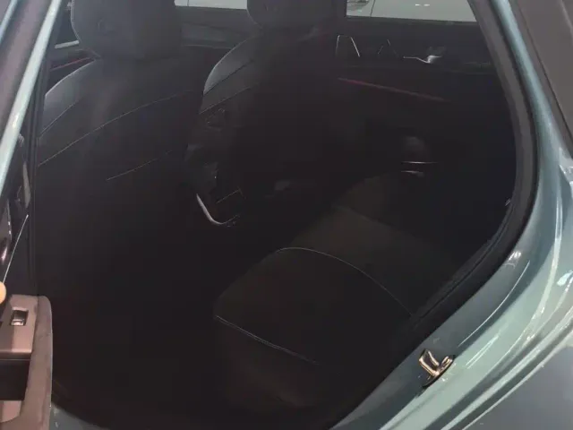 Volkswagen Passat — Фото автомобиля 14
