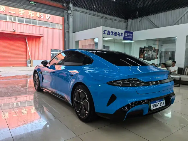 Xiaomi SU7 — Фото автомобиля 22