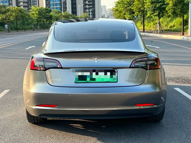 Tesla Model 3 — Фото автомобиля 13
