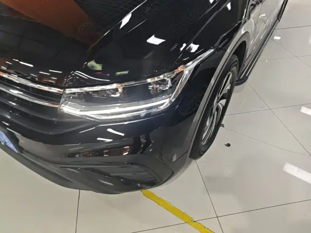Volkswagen Tiguan L — Фото автомобиля 23