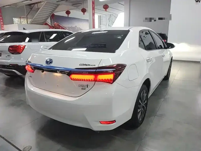 Toyota Corolla Twin Engine E+ — Фото автомобиля 6