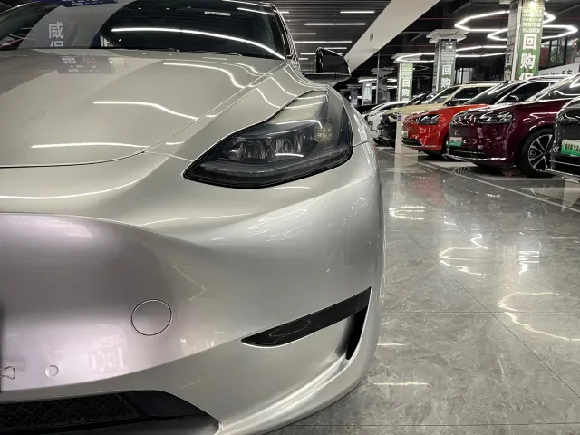 Tesla Model Y — Фото автомобиля 5