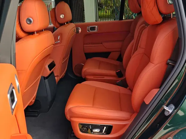 Li Auto L8 — Фото автомобиля 11