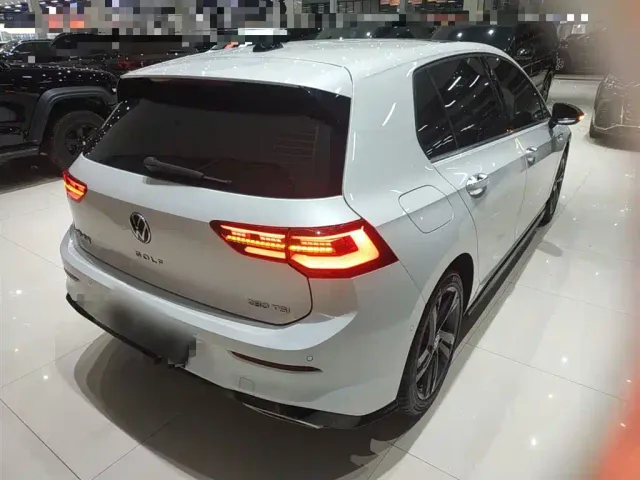Volkswagen Golf — Фото автомобиля 6