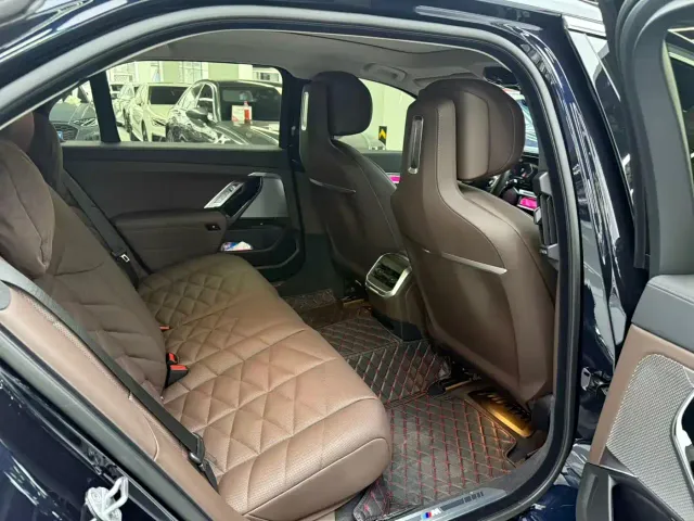 BMW 7 Series — Фото автомобиля 12
