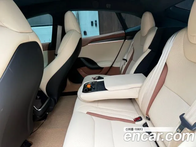 Tesla Model S — Фото автомобиля 6