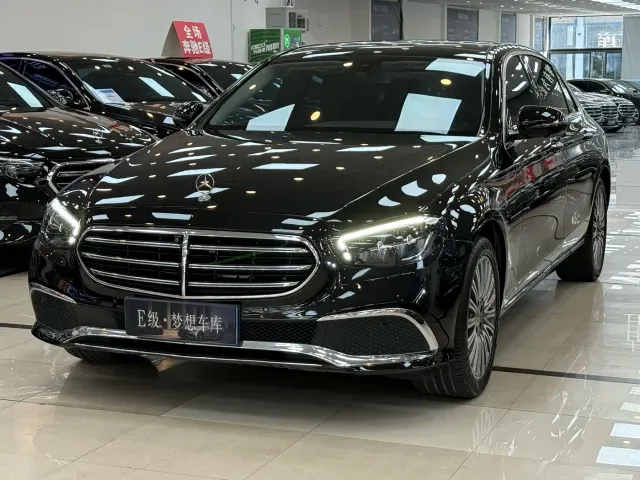 Mercedes-Benz E-Class — Фото автомобиля 3