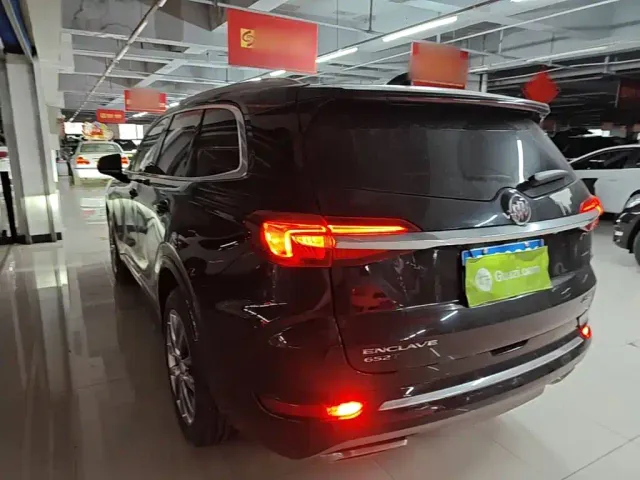 Buick Enclave — Фото автомобиля 4