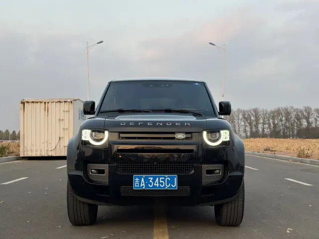 Land Rover Defender — Фото автомобиля 2